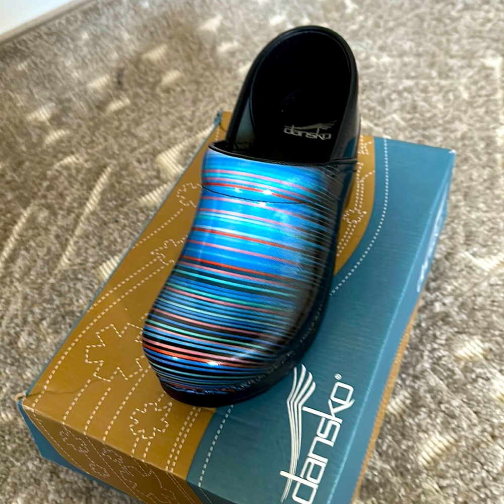 Size 9 women’s Dansko professional clogs brand new in box